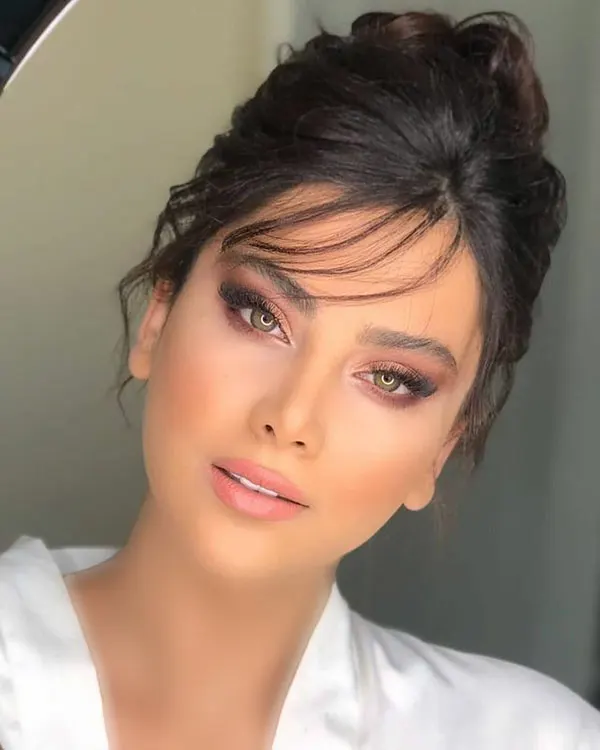 Face makeup model 12