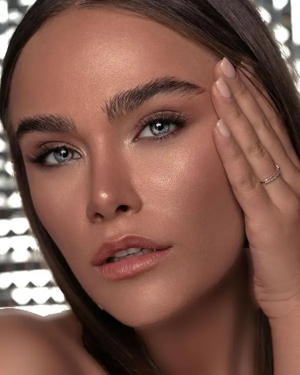 Face makeup model 19