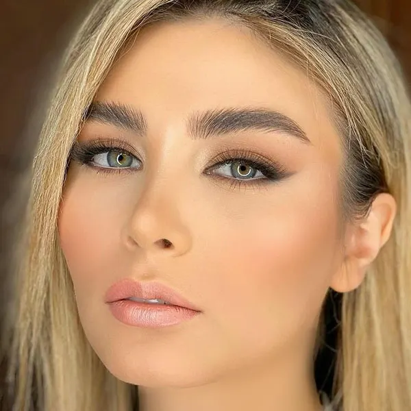 Face makeup model 23