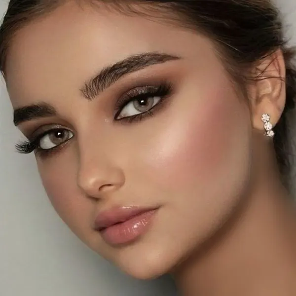 Face makeup model 29