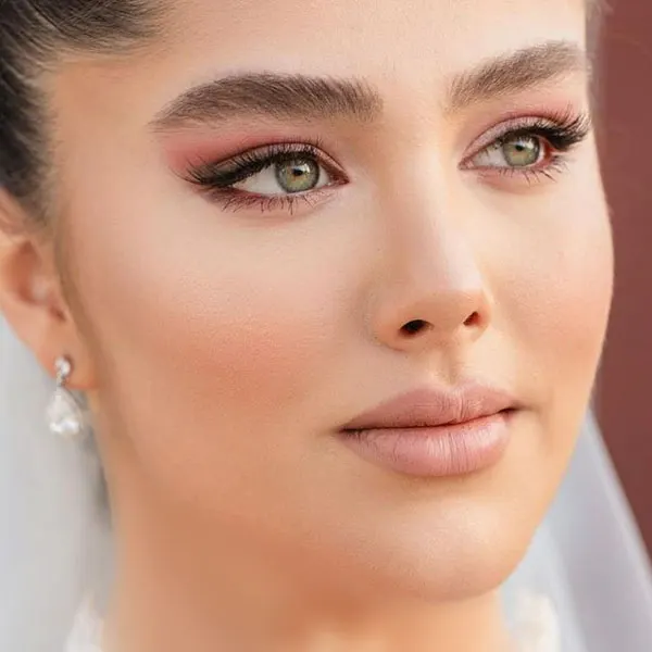 Face makeup model 4