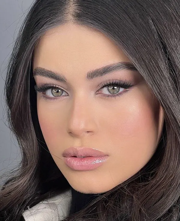 Face makeup model 6