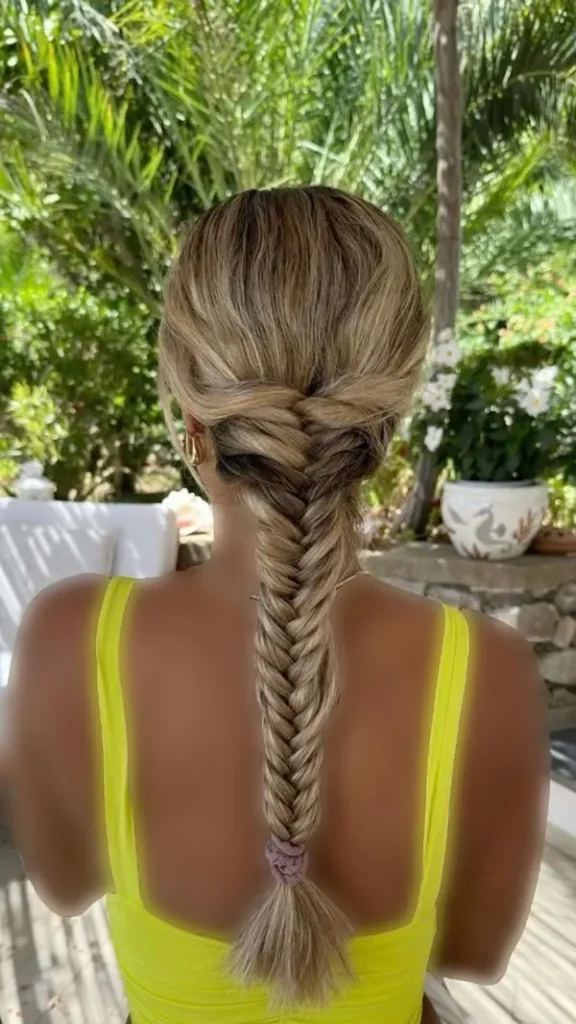 Simple and stylish girls hair weave at home 3