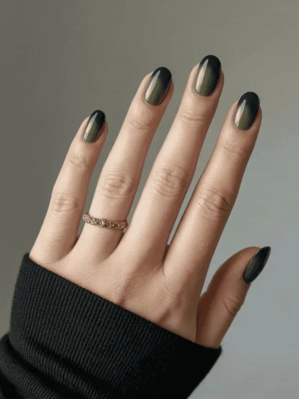34 مدل ناخن امبره مشکی؛ سادهترین راه برای خاص دیده شدن! 24 Black ombre nails 18