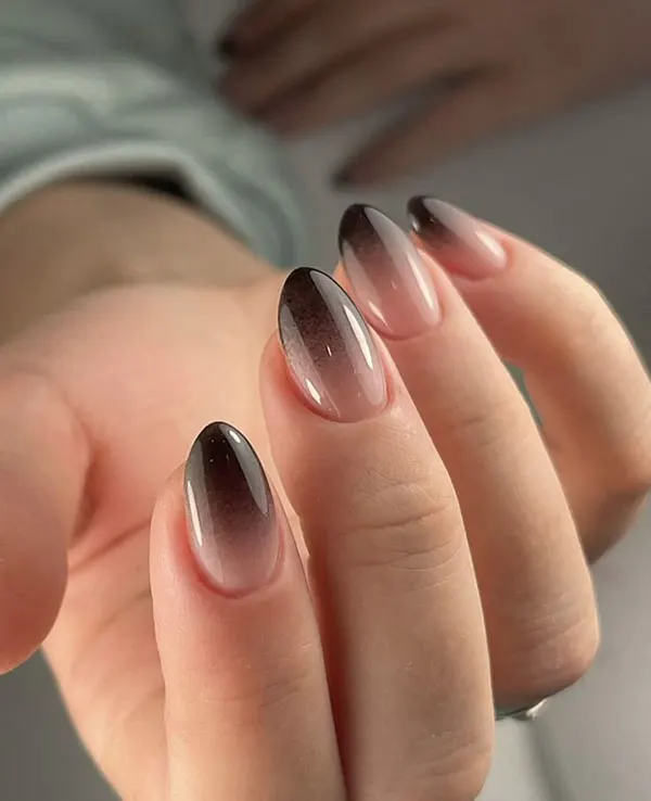 34 مدل ناخن امبره مشکی؛ سادهترین راه برای خاص دیده شدن! 25 Black ombre nails 20