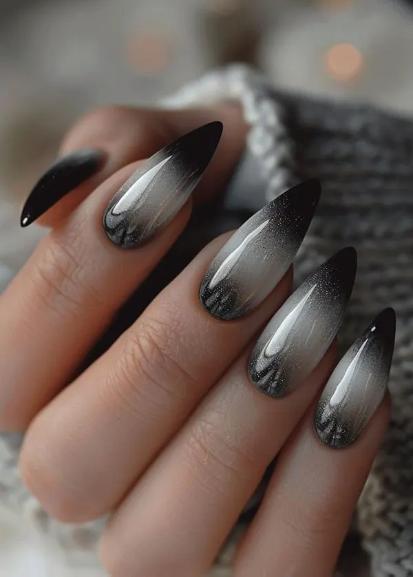 34 مدل ناخن امبره مشکی؛ سادهترین راه برای خاص دیده شدن! 11 Black ombre nails 7