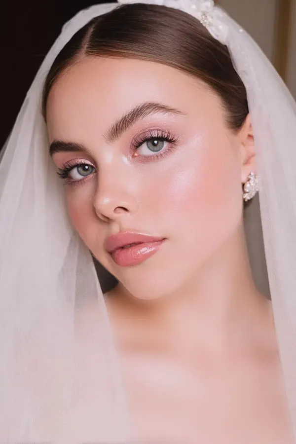 31 مدل میکاپ لایت عروس اروپایی ؛ وقتی میخوای «خودت» باشی، نه یه نسخه فیلترشده! 17 Bridal light makeup 13