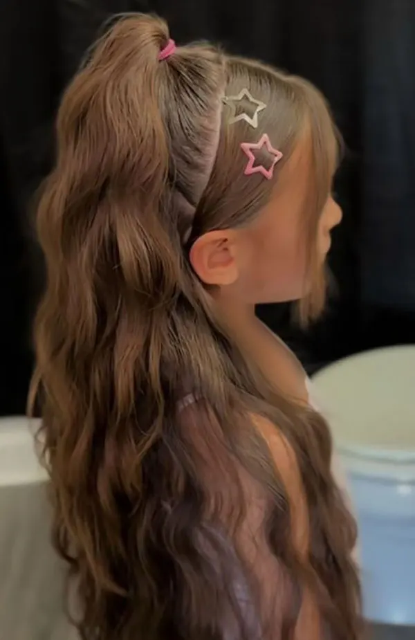 33 مدل مو بچه گانه برای مهمانی؛ از بافت ظریف تا دماسبی حبابی! 29 Childrens hairstyles for parties 21