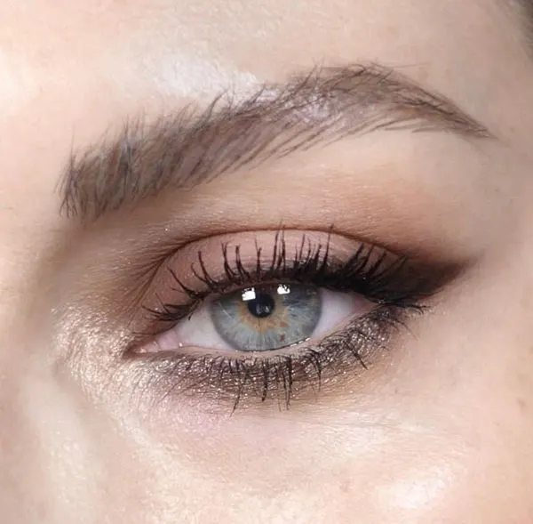 Eyeshadow for droopy eyelids 26