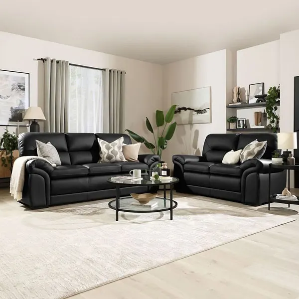 33 ایده دکوراسیون منزل با مبل مشکی | مبل مشکی بخریم یا نه؟ تجربهای بیپرده! 26 Home decoration with black sofa 24