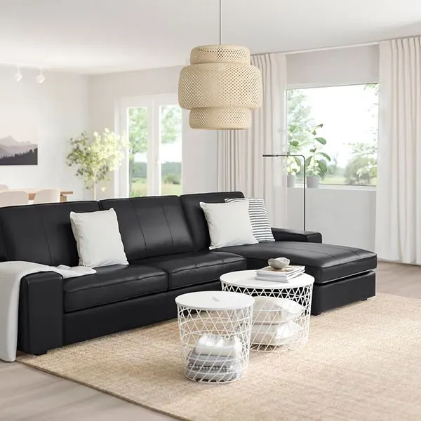 33 ایده دکوراسیون منزل با مبل مشکی | مبل مشکی بخریم یا نه؟ تجربهای بیپرده! 30 Home decoration with black sofa 26