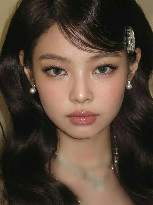 32 عکس میکاپ دخترانه کره ای| آرایش کیوت یا استایل جدی؟ انتخابی که صورتتو عوض میکنه... 22 Korean girl makeup photo 20