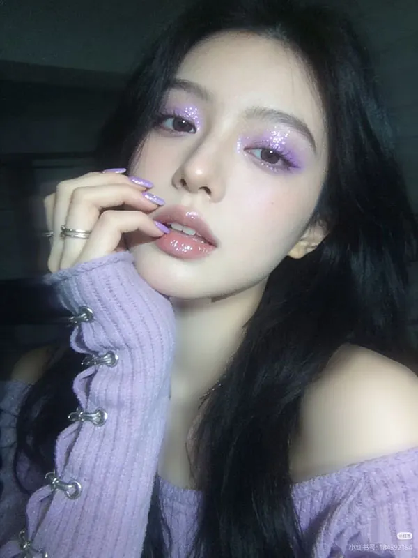 32 عکس میکاپ دخترانه کره ای| آرایش کیوت یا استایل جدی؟ انتخابی که صورتتو عوض میکنه... 30 Korean girl makeup photo 29
