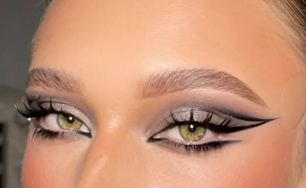 Long eye make up 10