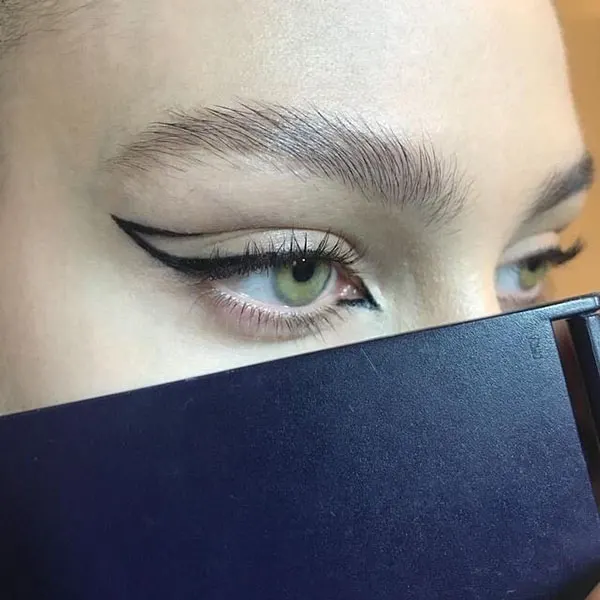 Long eye make up 17