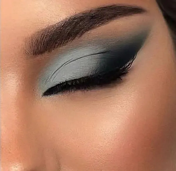 Long eye make up 18