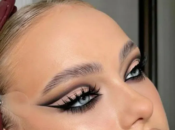 Long eye make up 27