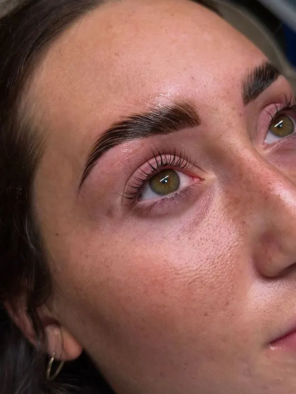 30 مدل لیفت ابرو جدید؛ ترندی که قراره طبیعی بمونی، نه مصنوعی! 13 New eyebrow lift 32