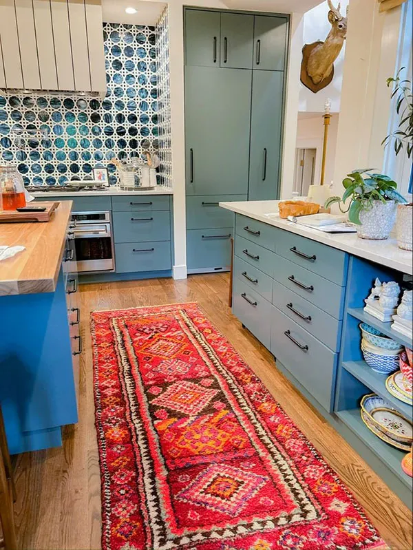 32 نمونه گلیم فرش آشپزخانه جدید؛ رنگها و طرحهایی که الان همه میپسندن! 24 New kitchen rug 16