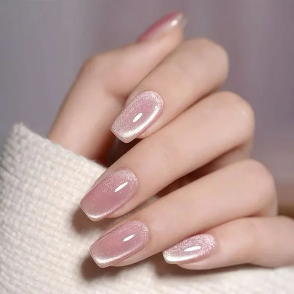 Nude colored nails 31
