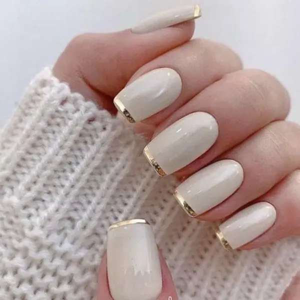 Nude colored nails 33