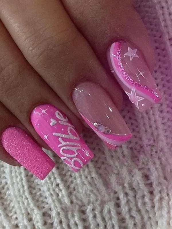 32 مدل ناخن مصنوعی صورتی؛ از بیبیپینک مینیمال تا فوشیای جسور! 15 Pink artificial nails 11