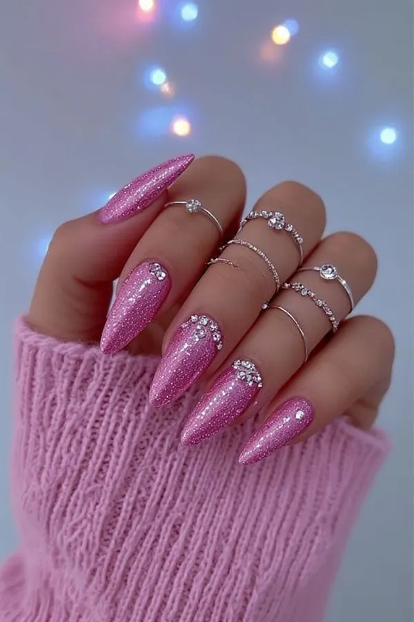 32 مدل ناخن مصنوعی صورتی؛ از بیبیپینک مینیمال تا فوشیای جسور! 22 Pink artificial nails 18