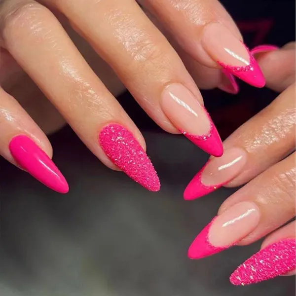 32 مدل ناخن مصنوعی صورتی؛ از بیبیپینک مینیمال تا فوشیای جسور! 29 Pink artificial nails 22