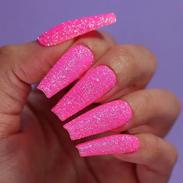 32 مدل ناخن مصنوعی صورتی؛ از بیبیپینک مینیمال تا فوشیای جسور! 31 Pink artificial nails 23