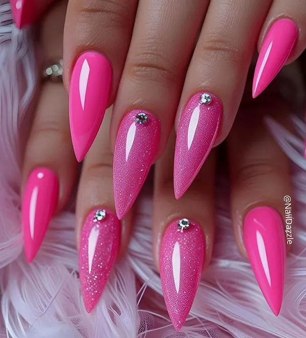 32 مدل ناخن مصنوعی صورتی؛ از بیبیپینک مینیمال تا فوشیای جسور! 28 Pink artificial nails 27