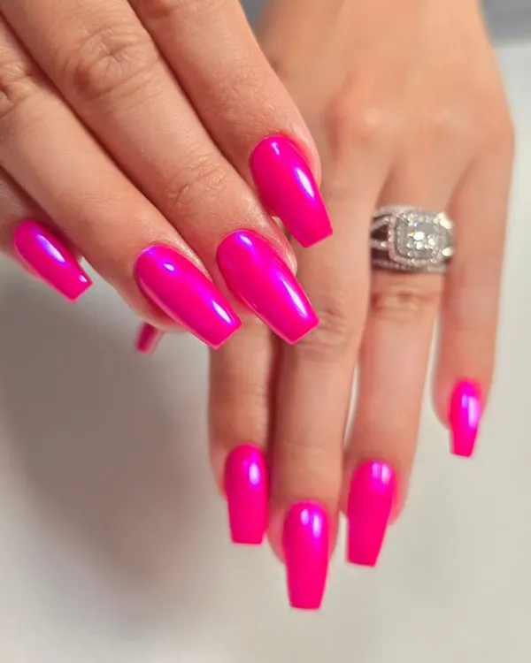 32 مدل ناخن مصنوعی صورتی؛ از بیبیپینک مینیمال تا فوشیای جسور! 19 Pink artificial nails 30