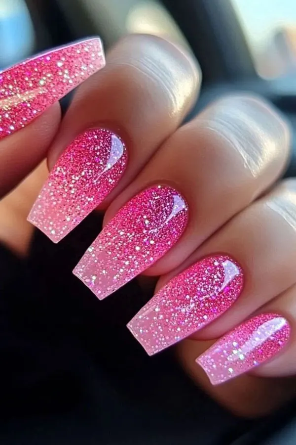 32 مدل ناخن مصنوعی صورتی؛ از بیبیپینک مینیمال تا فوشیای جسور! 7 Pink artificial nails 5