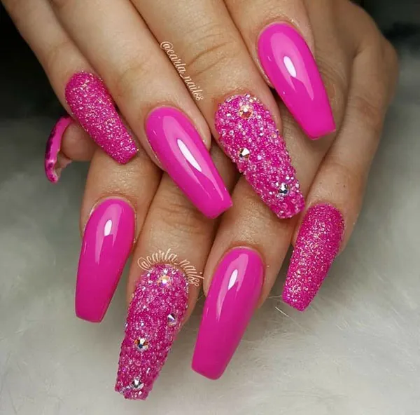 32 مدل ناخن مصنوعی صورتی؛ از بیبیپینک مینیمال تا فوشیای جسور! 9 Pink artificial nails 7