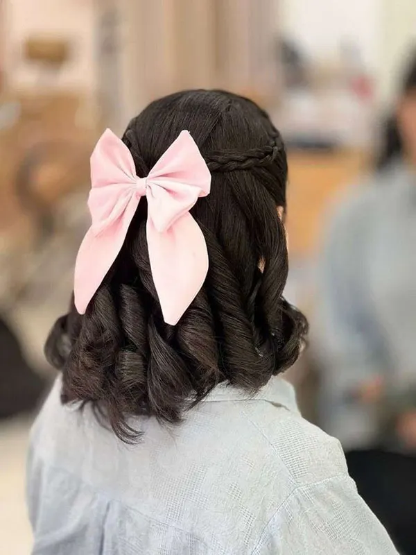 Short curly hairstyle 11