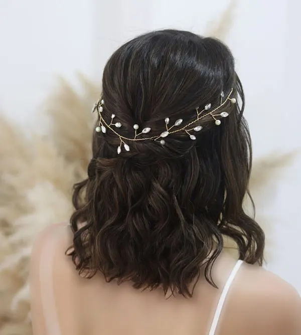 Short curly hairstyle 14