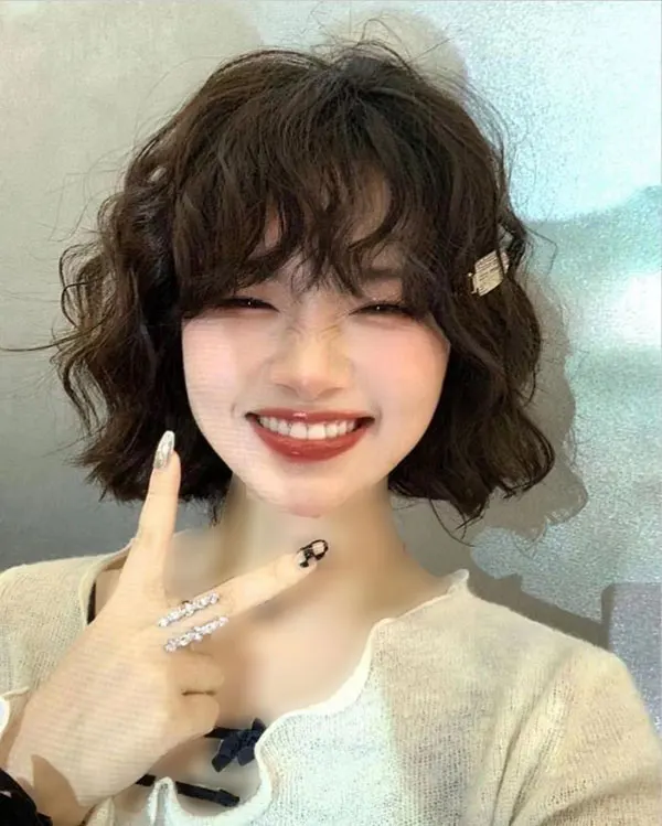 Short curly hairstyle 17