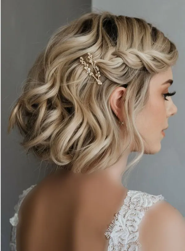 Short open hair bun 1
