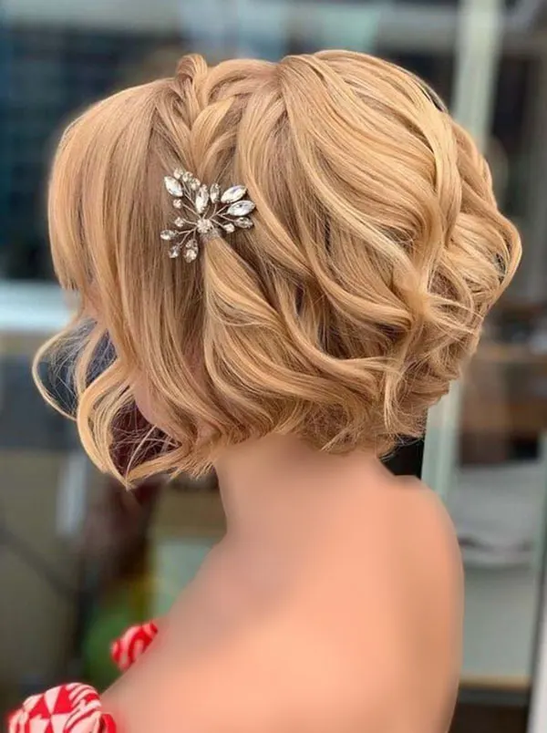 Short open hair bun 20