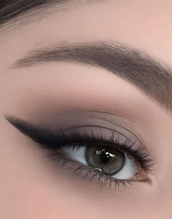Simple black eyeshadow 32