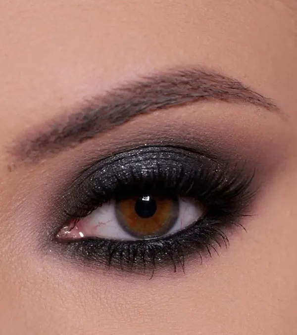Simple black eyeshadow 33