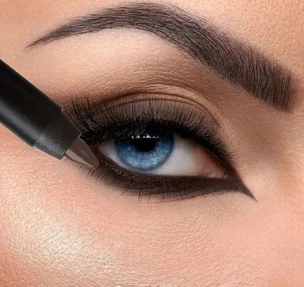 Simple black eyeshadow 4