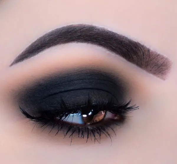 Simple black eyeshadow 8