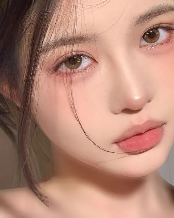 Simple girly makeup 1