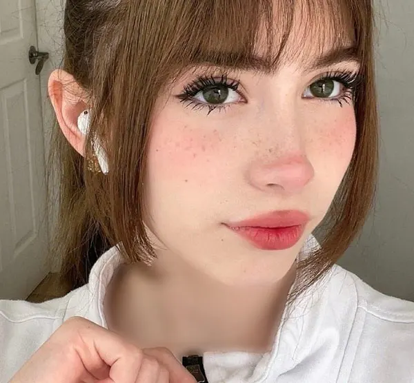 Simple girly makeup 14