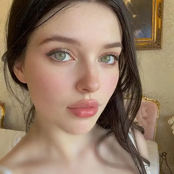 Simple girly makeup 16