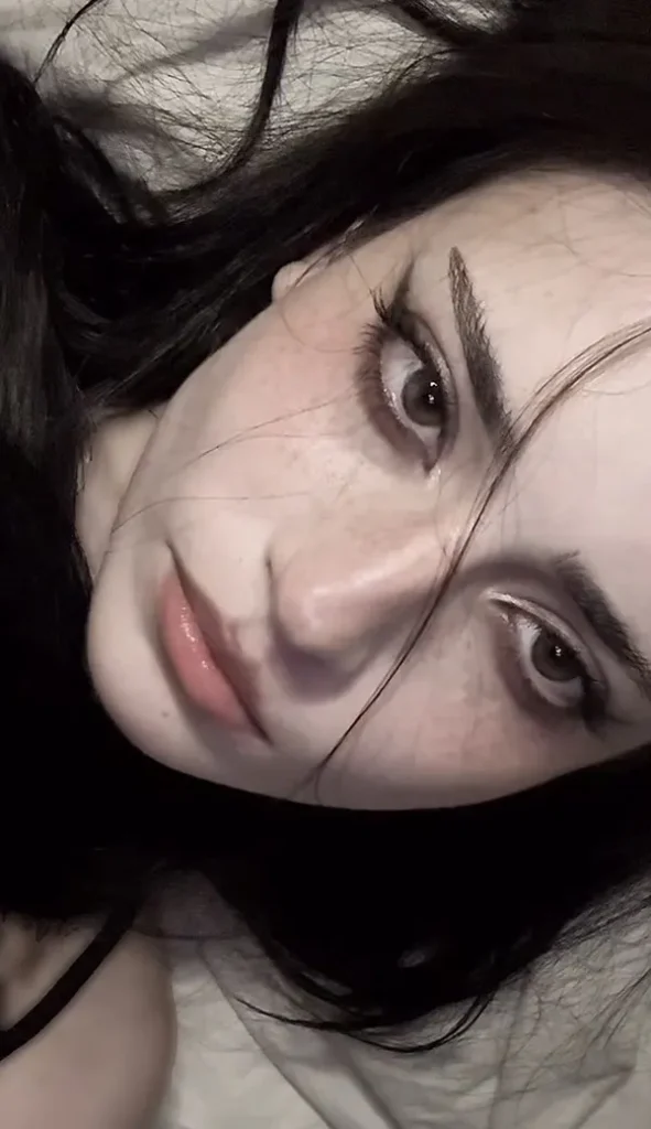 Simple girly makeup 26
