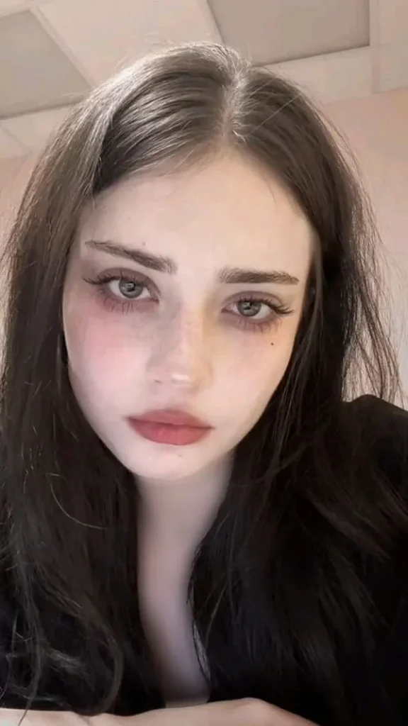 Simple girly makeup 27