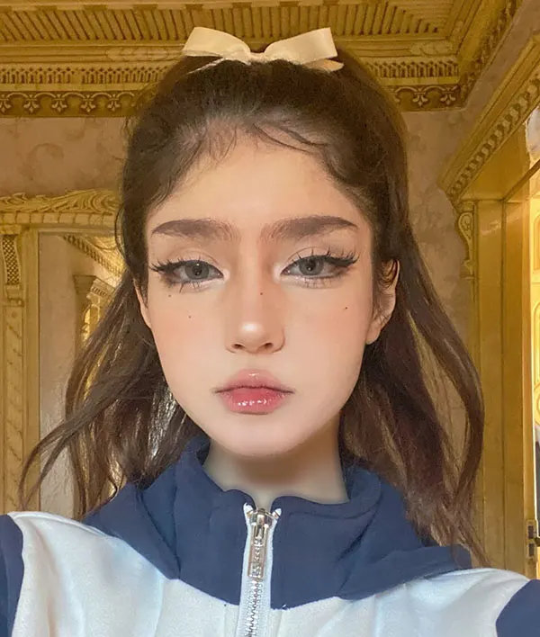 Simple girly makeup 6