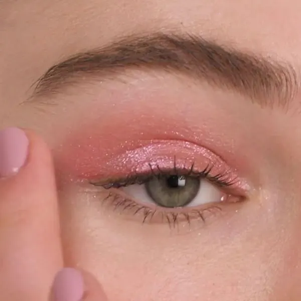 مدل سایه چشم صورتی ساده 2026؛ استایلی دخترانه که این روزها وایرال شده! 14 Simple pink eyeshadow model 29