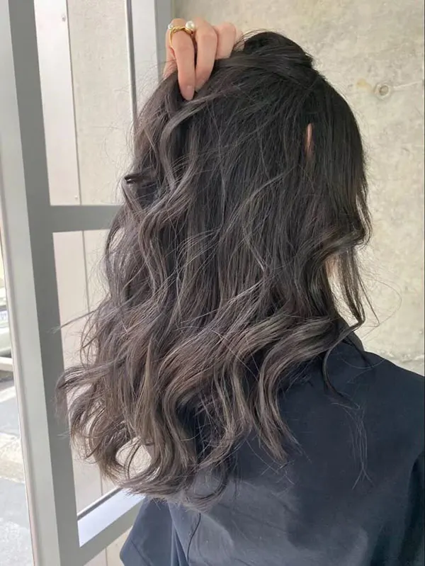 34 ایده رنگ مو دودی بدون دکلره؛ خنک و شیک، بدون ریسک سوختن مو! 11 Smoky hair color without bleach 7